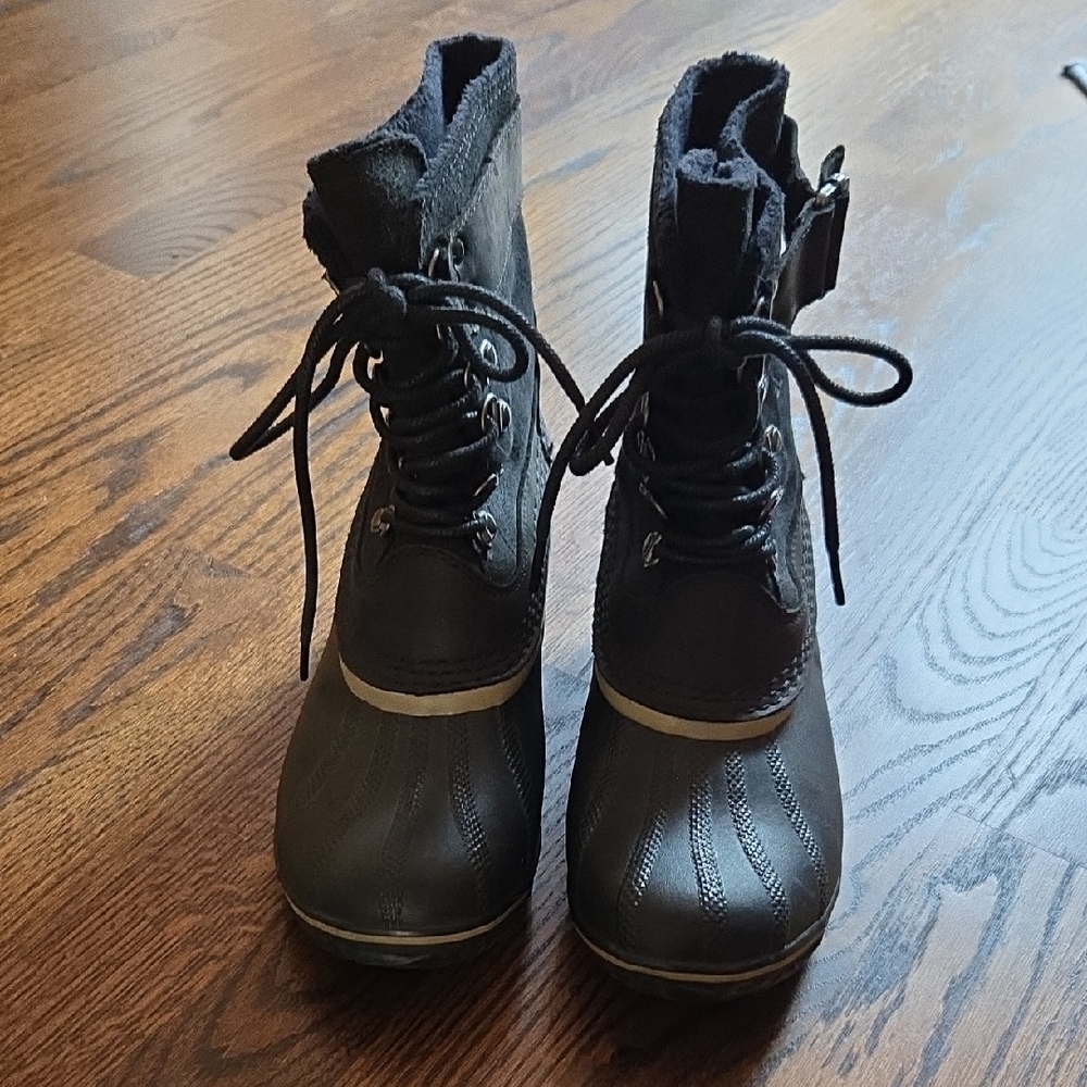 Sorel Black Winter Rain Boots with Lace-Up Design